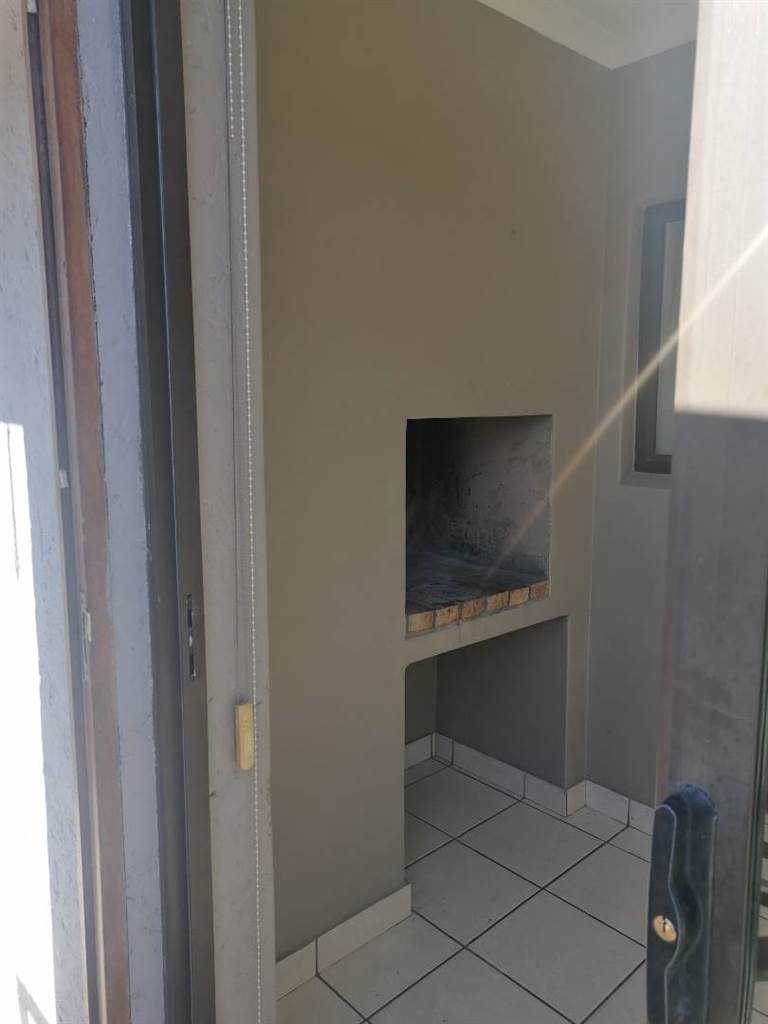 2 Bed Apartment in Hartenbos photo number 17