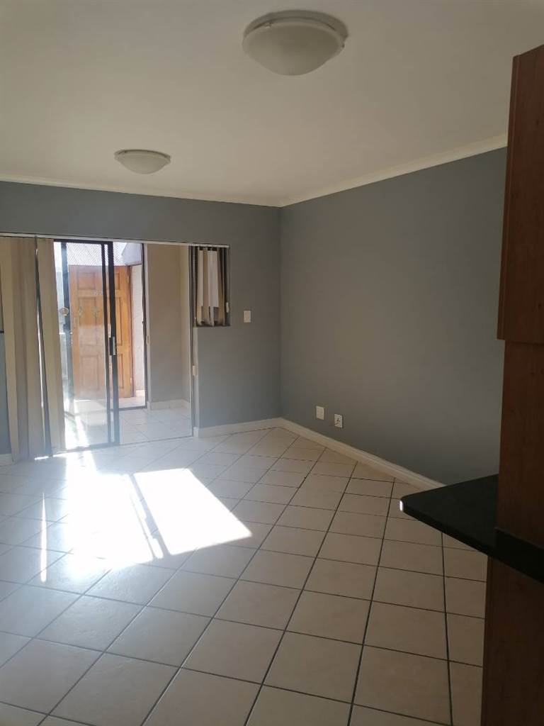 2 Bed Apartment in Hartenbos photo number 6
