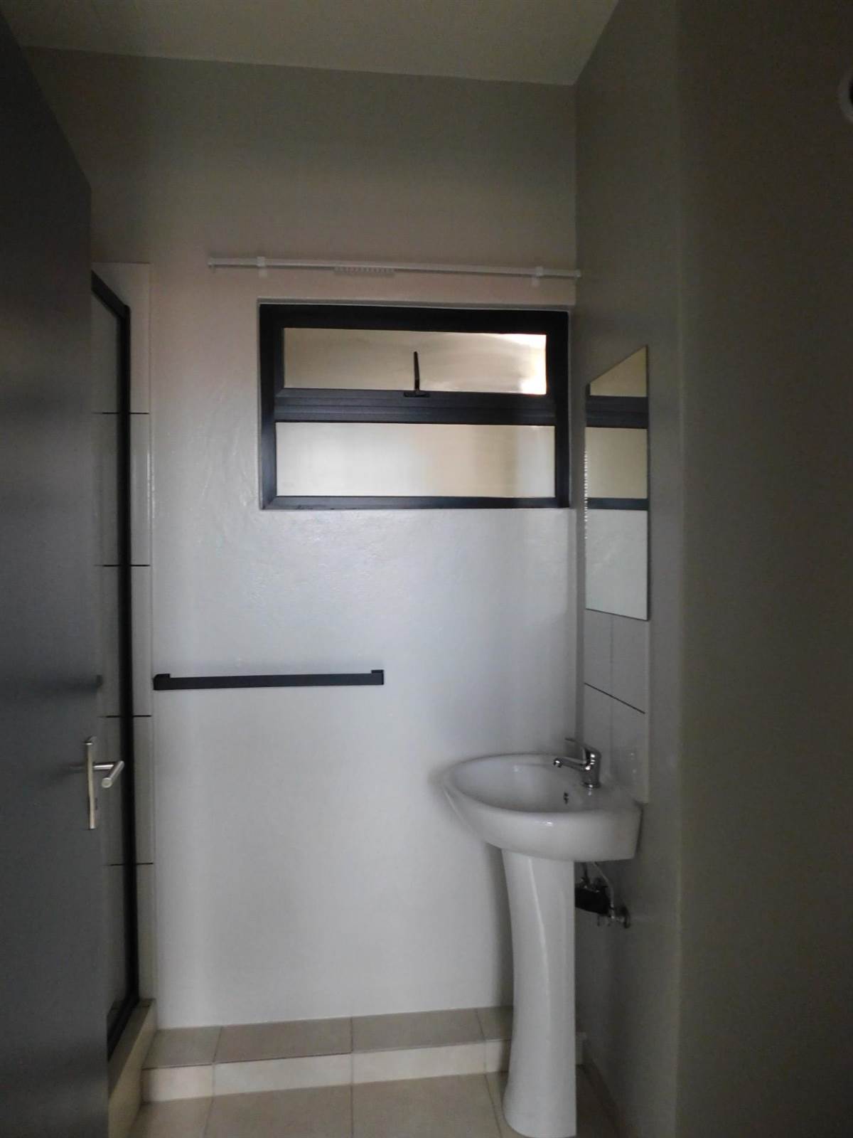 2 Bed Apartment in Johannesburg Central photo number 6