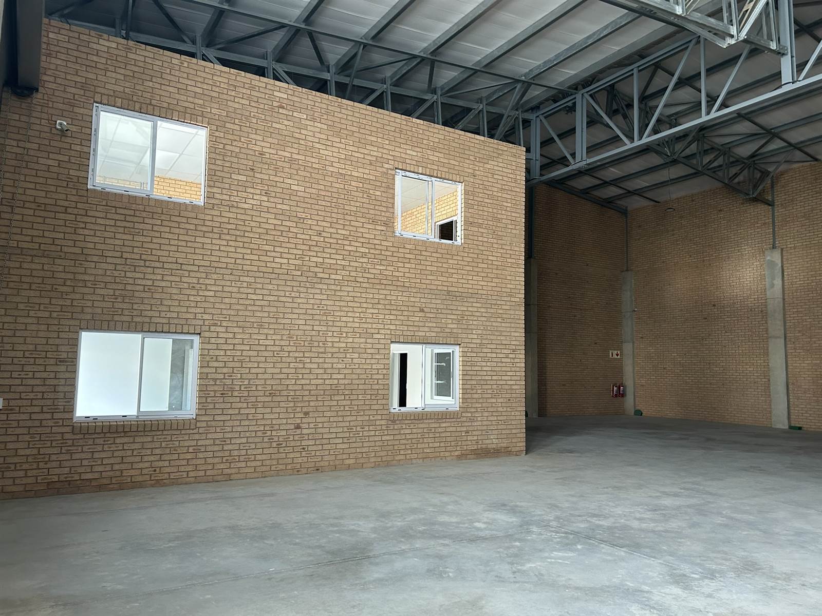 423.6  m² Industrial space in Laser Park photo number 8