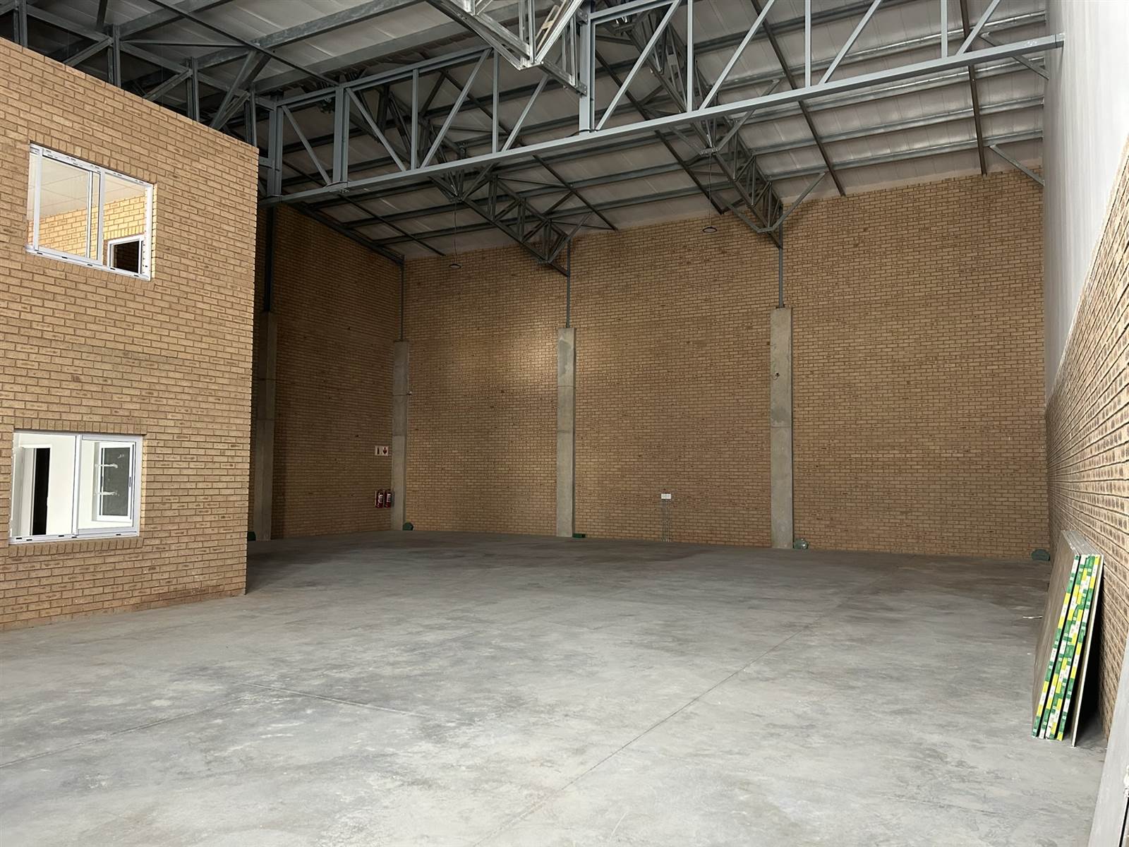 423.6  m² Industrial space in Laser Park photo number 7