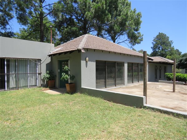 8 Bed House in Mnandi AH