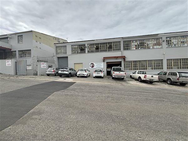 913  m² Industrial space