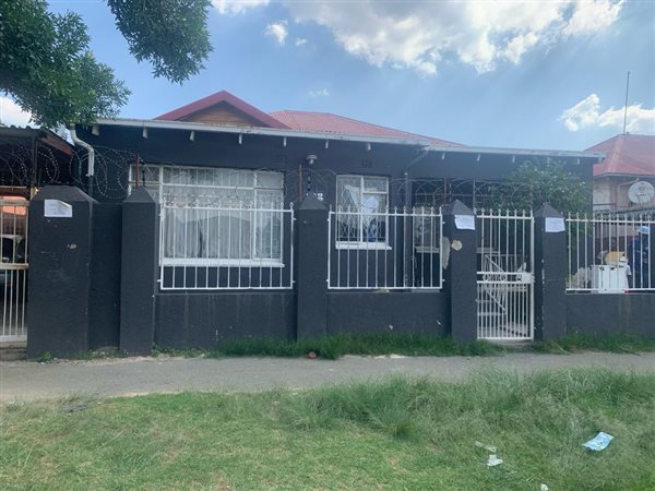 7 Bed House in Turffontein