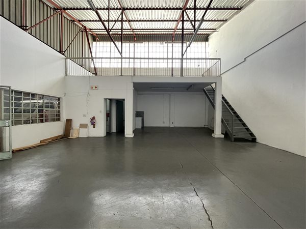 155  m² Industrial space