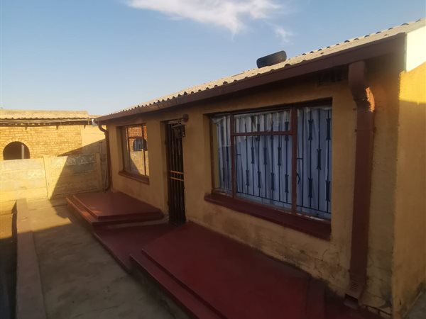 2 Bed House in Dhlamini