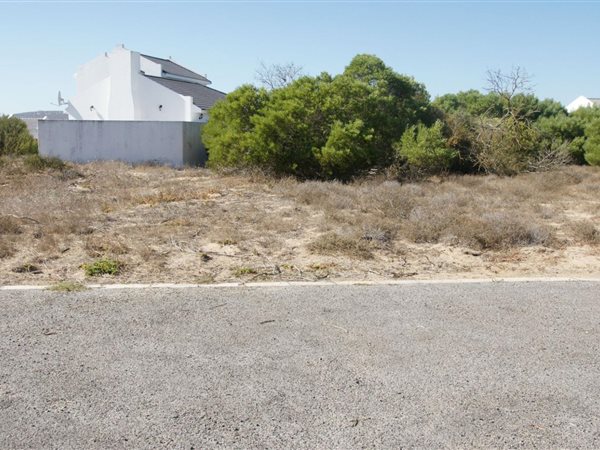 350 m² Land