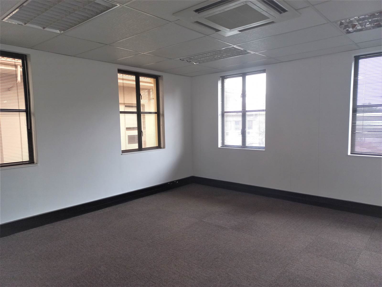 295.3  m² Commercial space in Morningside photo number 4