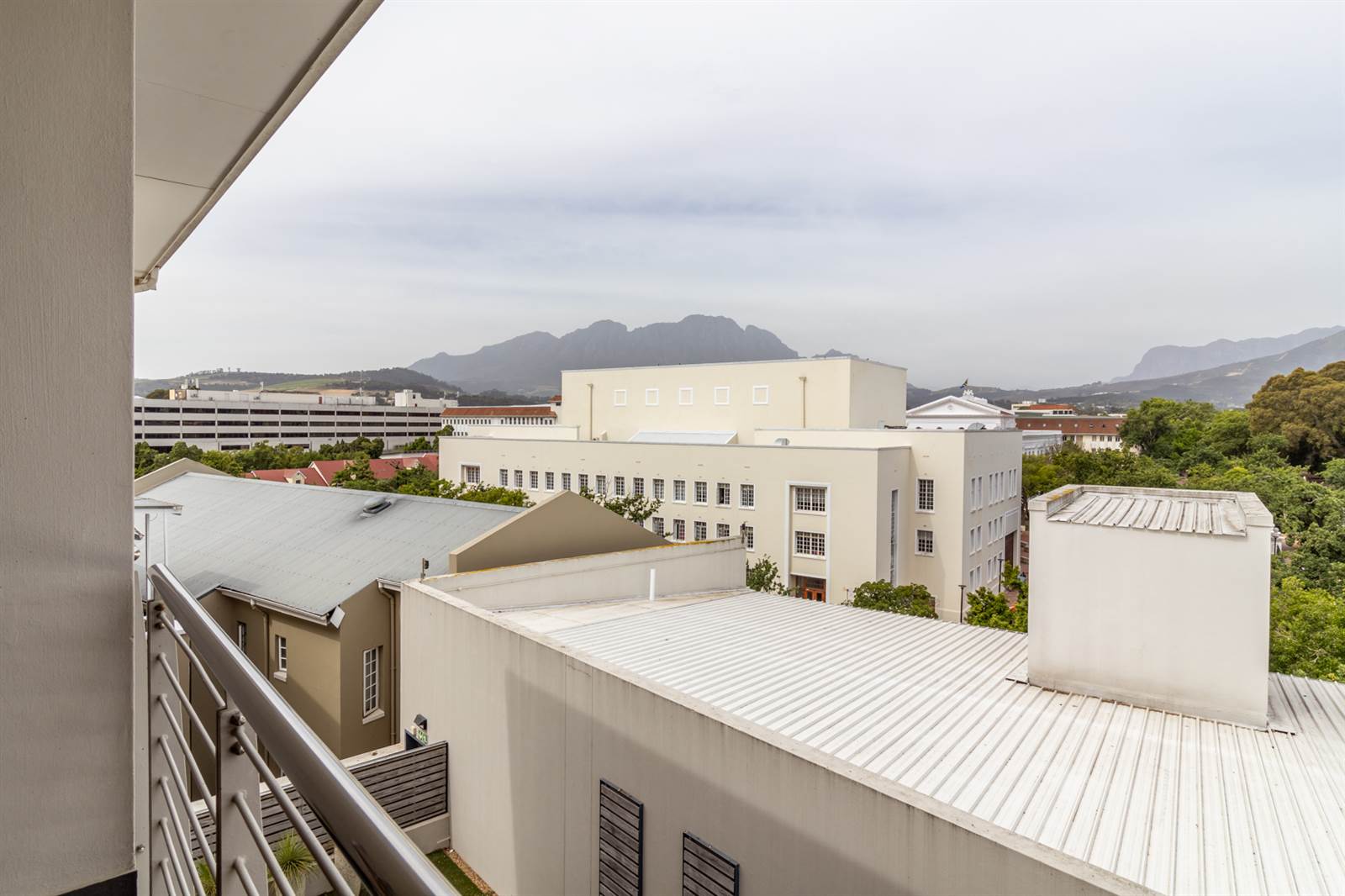 2 Bed Apartment in Stellenbosch Central photo number 2