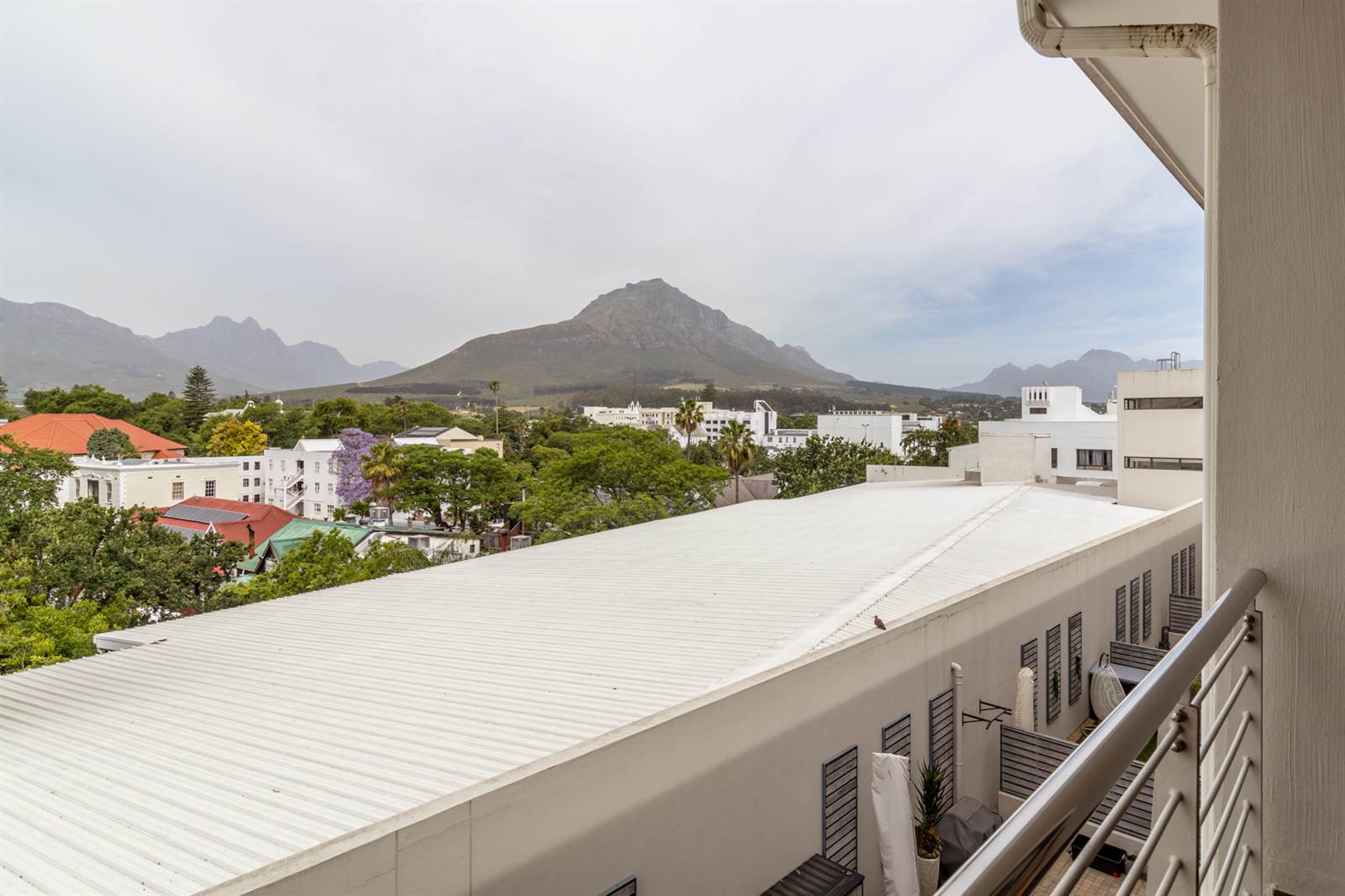 2 Bed Apartment in Stellenbosch Central photo number 3