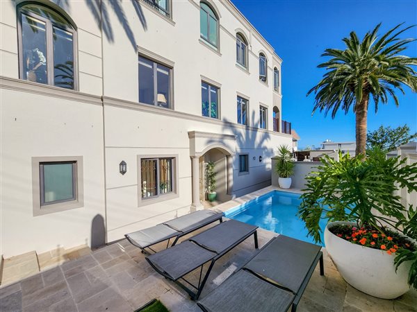 6 Bed House in Fresnaye