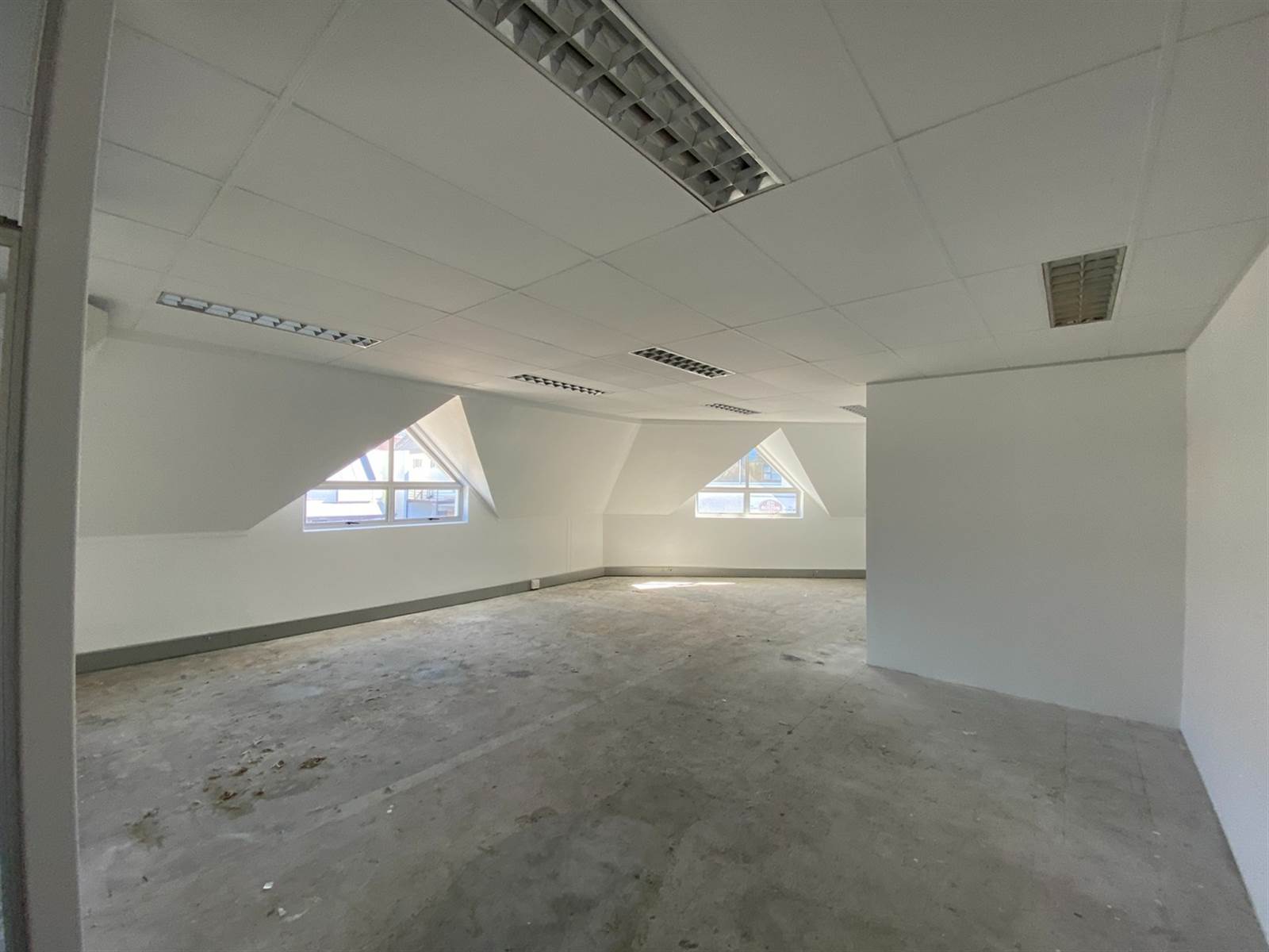 95  m² Commercial space in Somerset West Central photo number 7