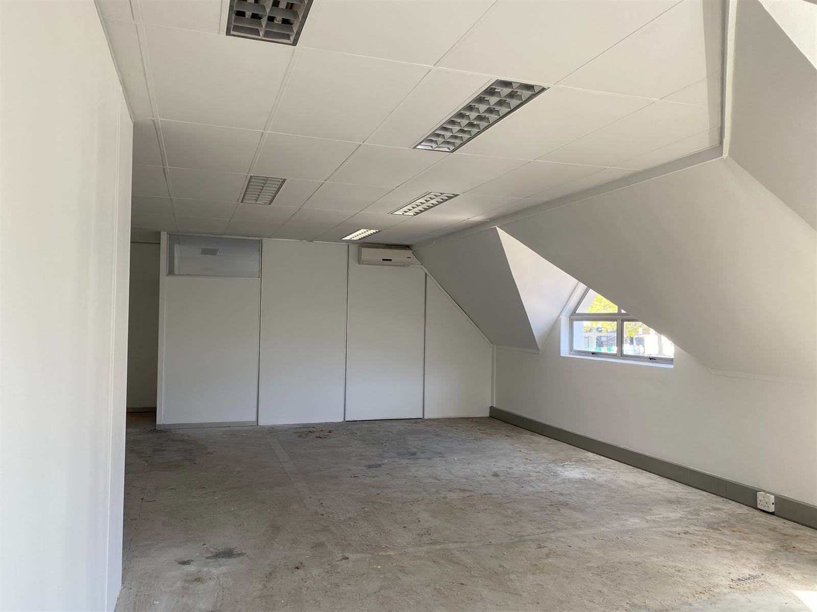 95  m² Commercial space in Somerset West Central photo number 11