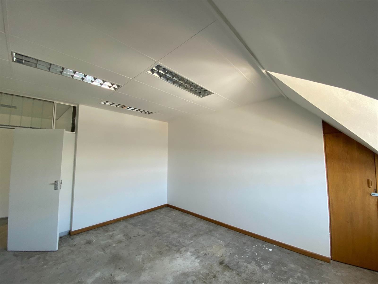 95  m² Commercial space in Somerset West Central photo number 5