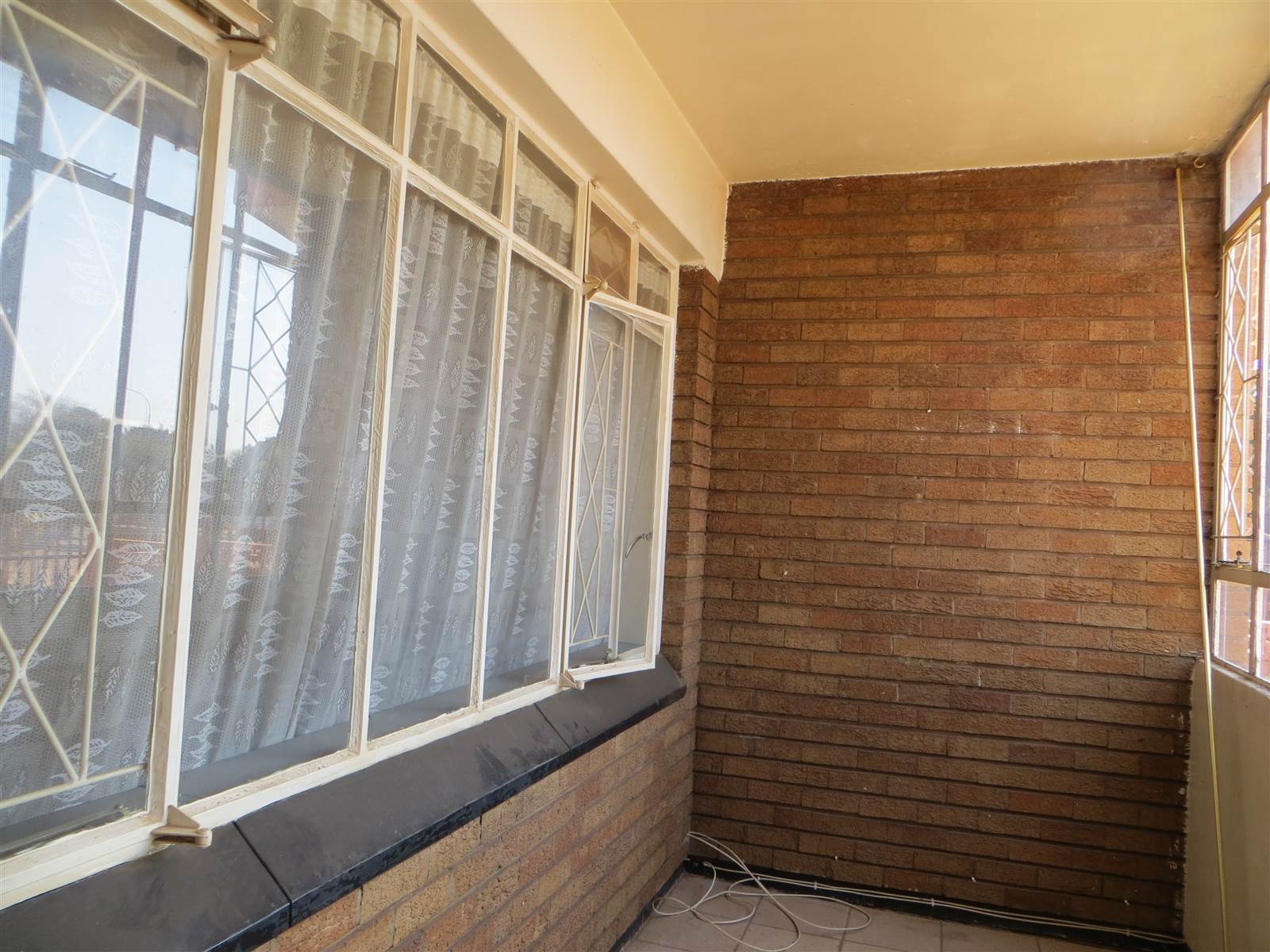 2 Bed Flat in Carletonville photo number 10