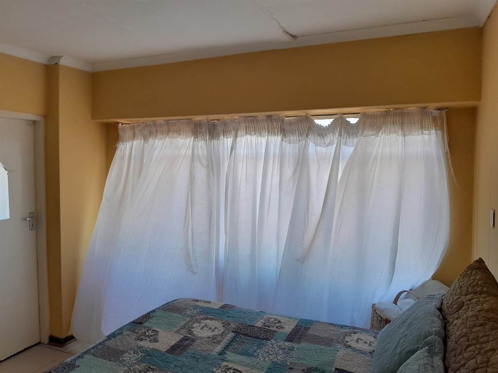 2 Bed Apartment in Pretoria West photo number 14