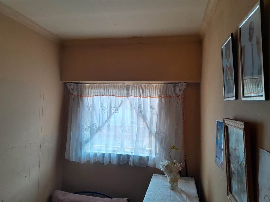 2 Bed Apartment in Pretoria West photo number 12