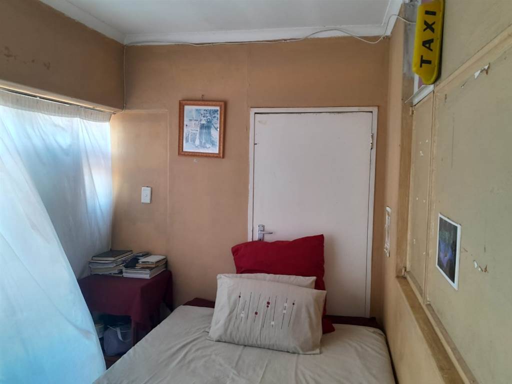 2 Bed Apartment in Pretoria West photo number 17