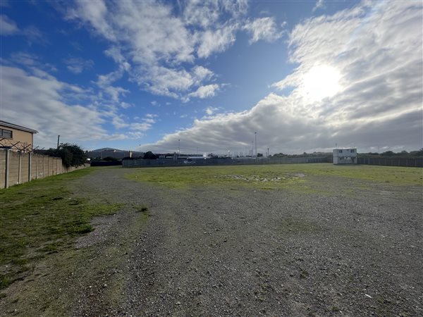 6 536 m² Land