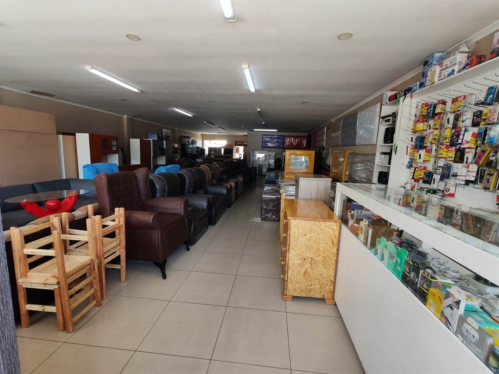 400  m² Commercial space in Uitenhage Central photo number 5