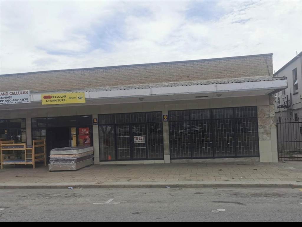 400  m² Commercial space in Uitenhage Central photo number 2
