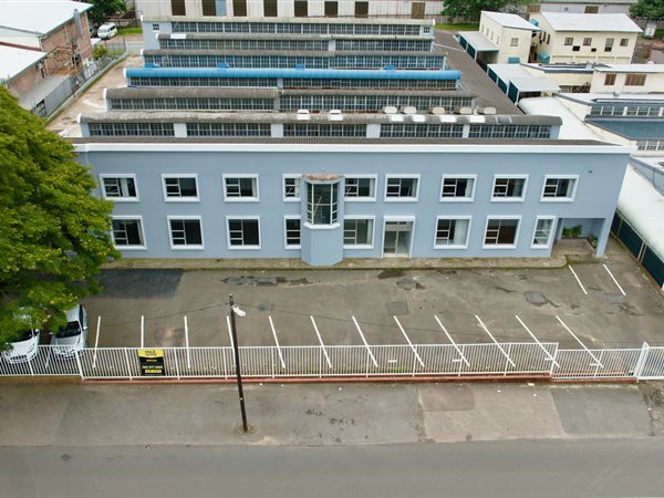 512  m² Commercial space