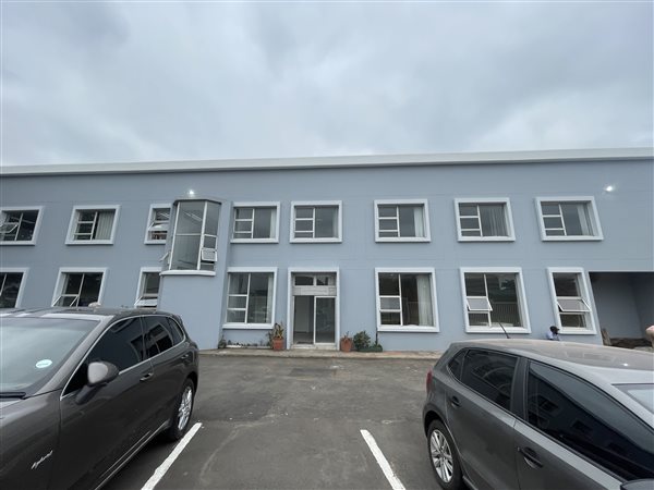 512  m² Commercial space