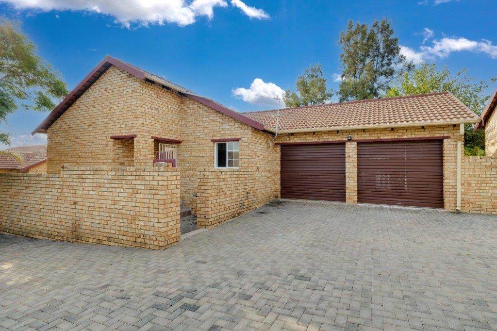 2 Bed House in Kyalami Hills photo number 2