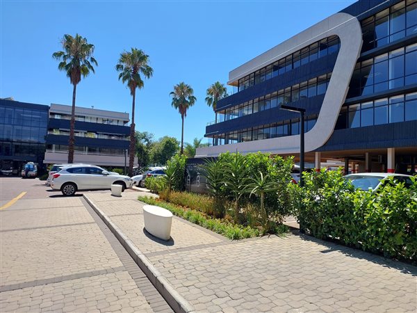 303  m² Commercial space in Cresta