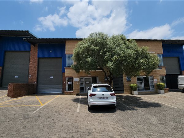 355  m² Industrial space in North Riding