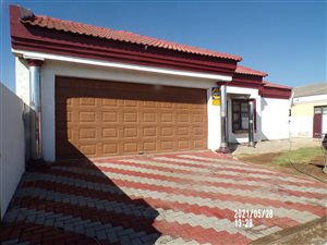 3 Bed House in Golden Gardens