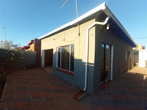 2 Bedroom House 2 Bedroom House