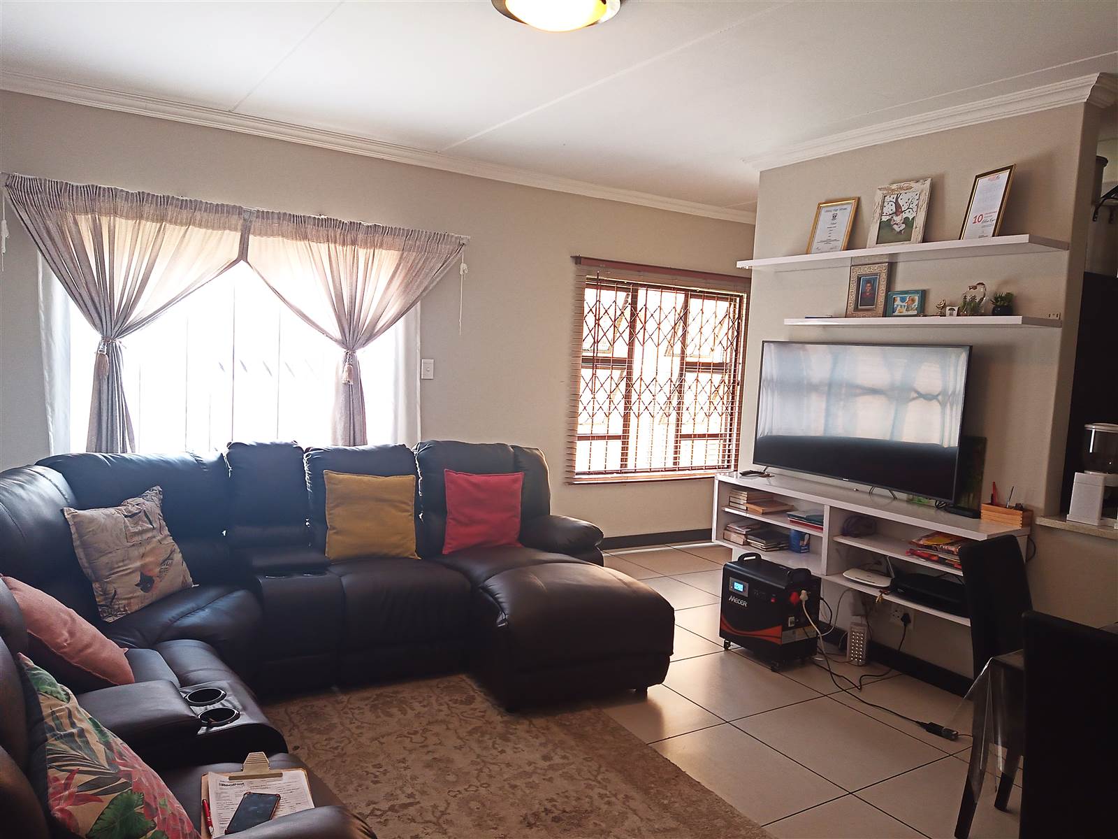 3 Bed Townhouse in Rooihuiskraal North photo number 3