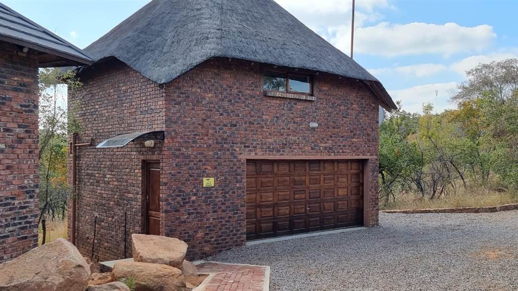 4 Bed House in Mabalingwe Nature Reserve photo number 19