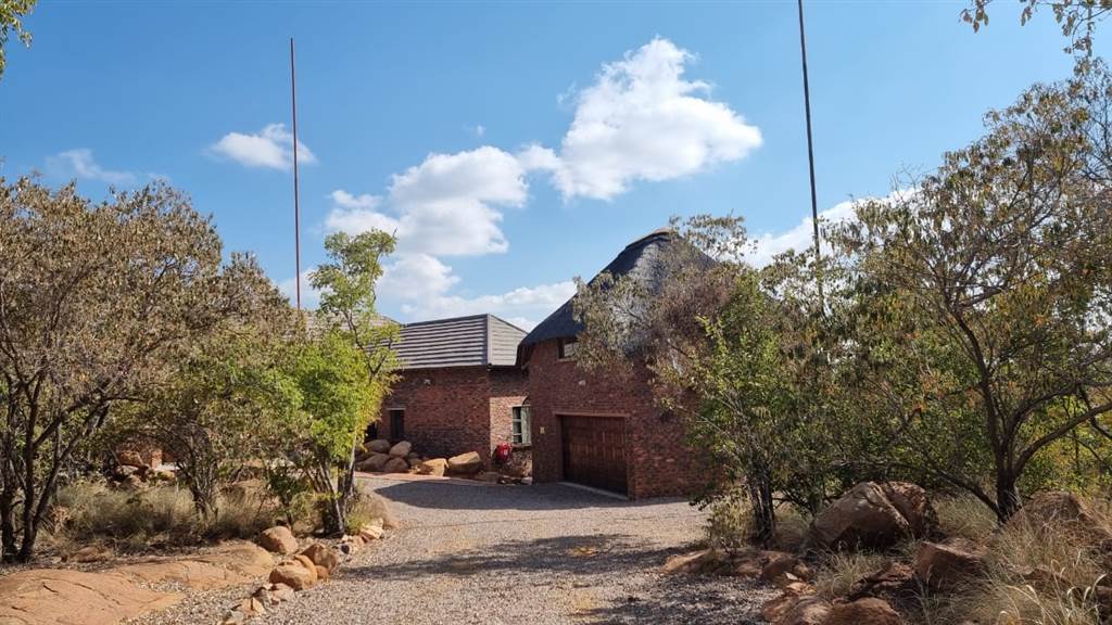 4 Bed House in Mabalingwe Nature Reserve photo number 24