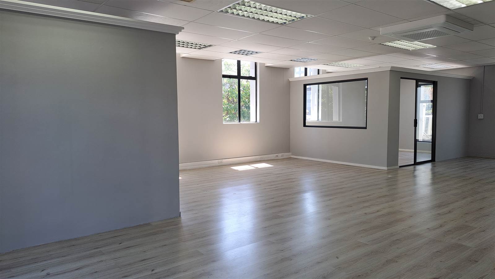 80  m² Commercial space in Umhlanga Rocks photo number 18