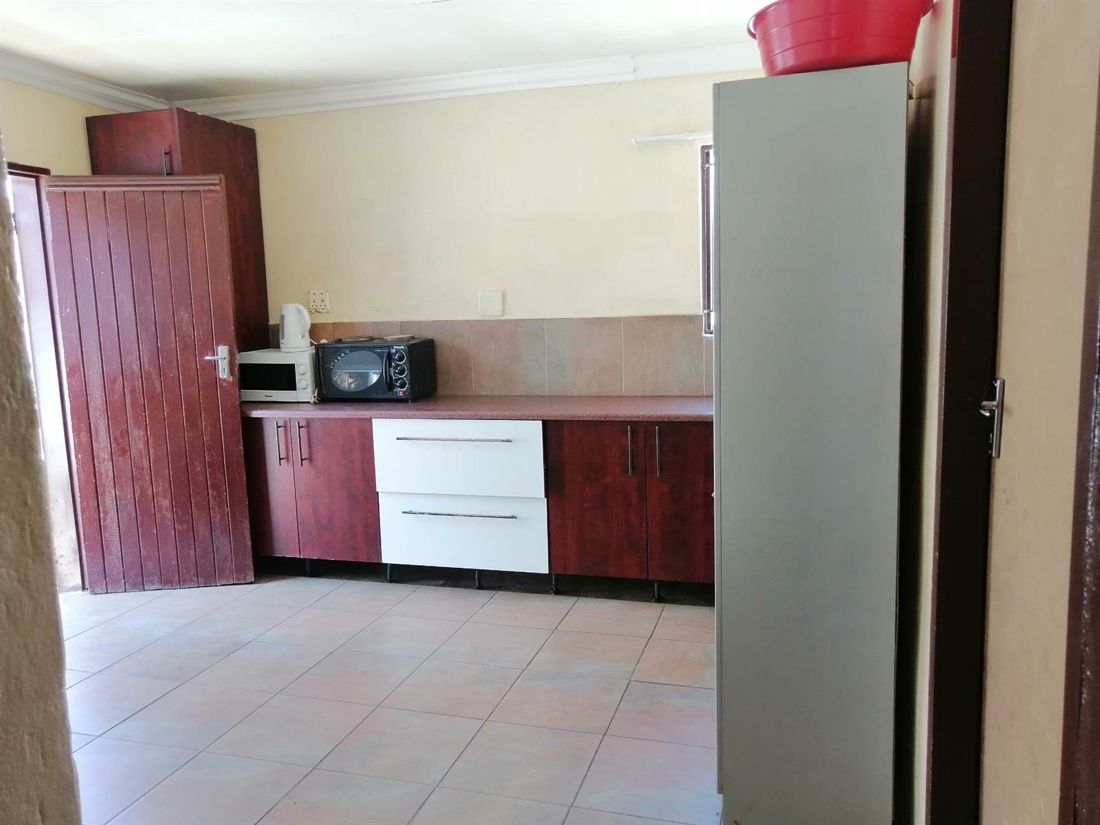 6 Bed House in Mamelodi photo number 7