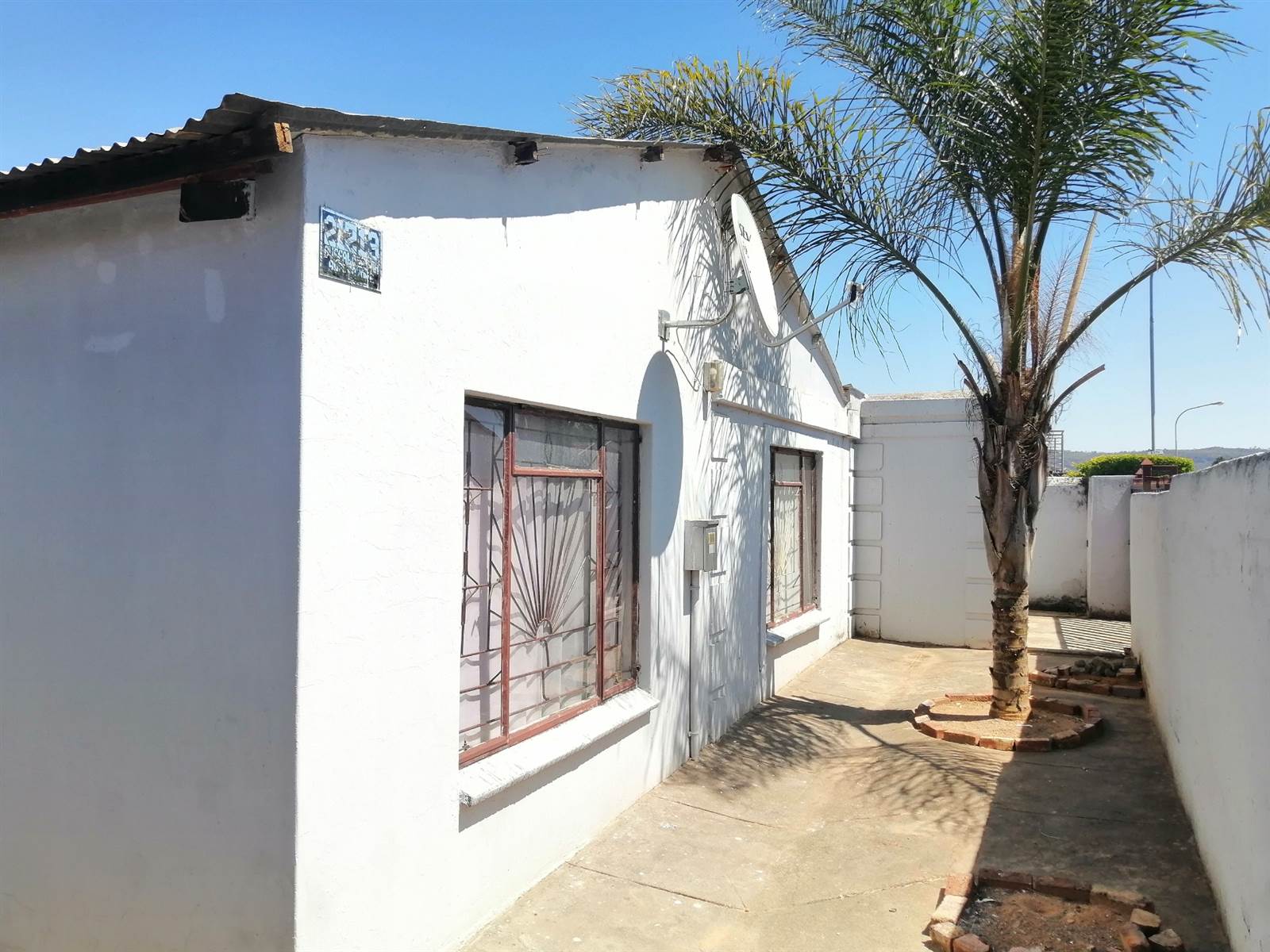 6 Bed House in Mamelodi photo number 3