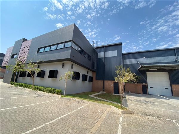 3 703  m² Industrial space