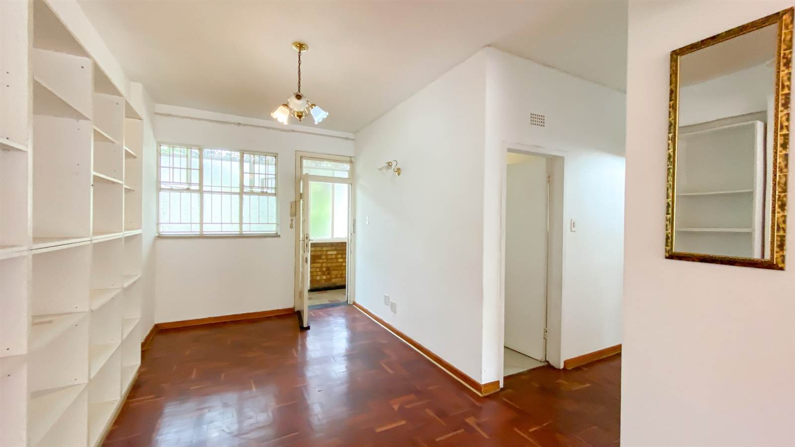 1 Bed Apartment in Parktown photo number 3