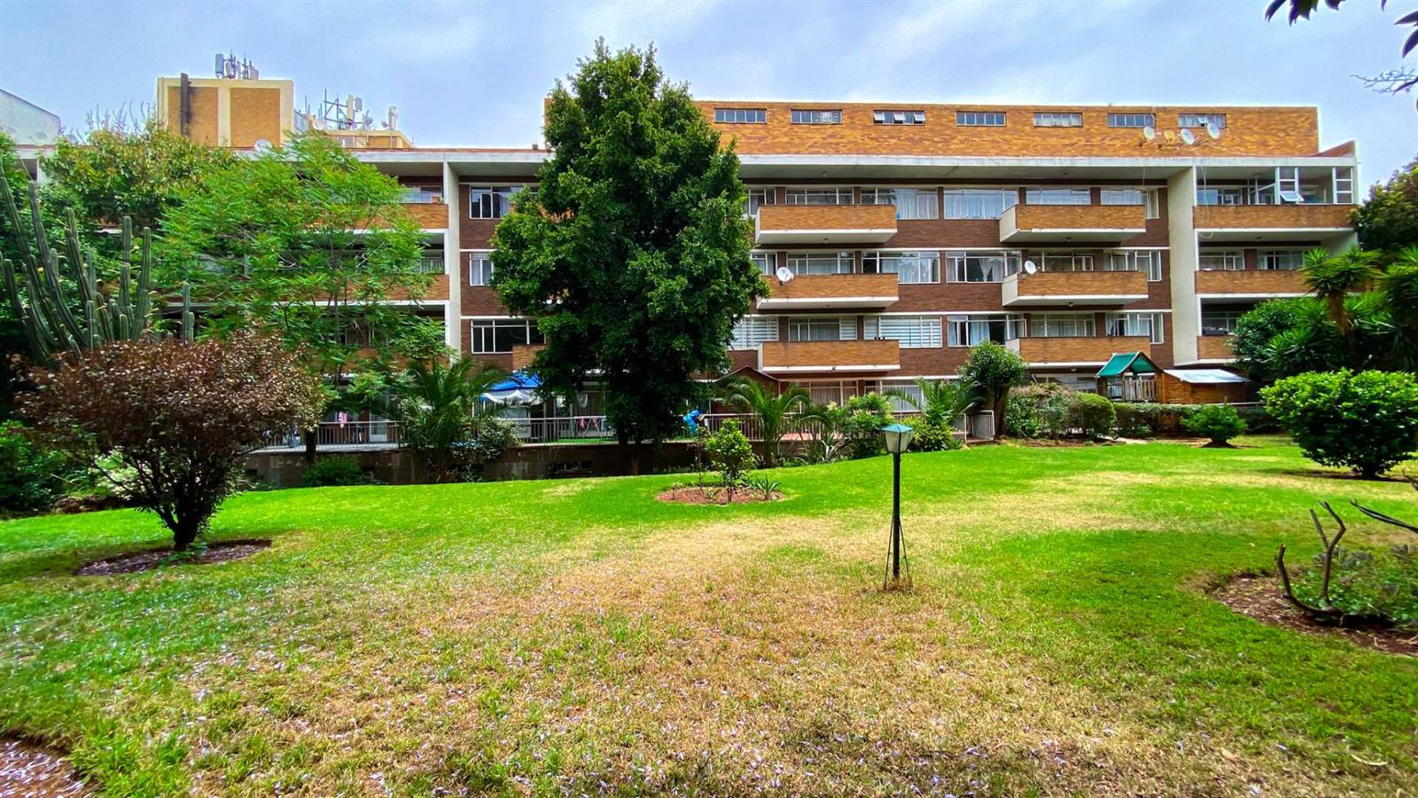1 Bed Apartment in Parktown photo number 20