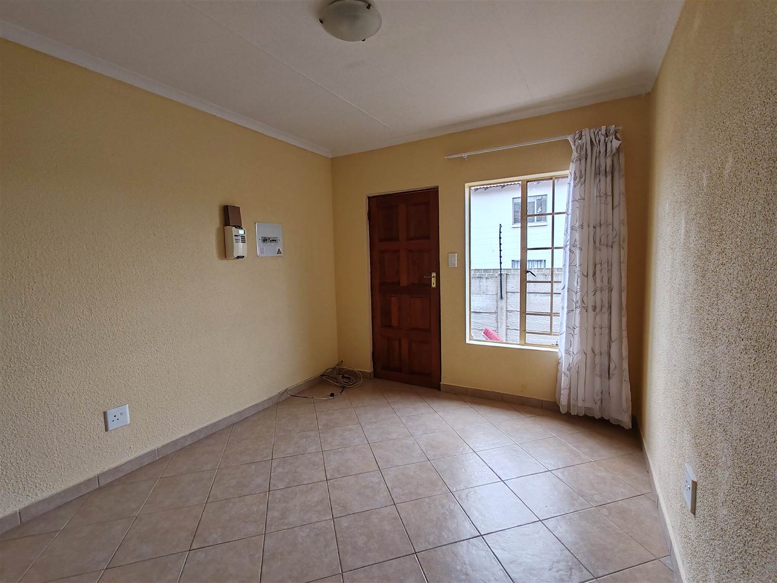2 Bed House in Olievenhoutbosch photo number 9