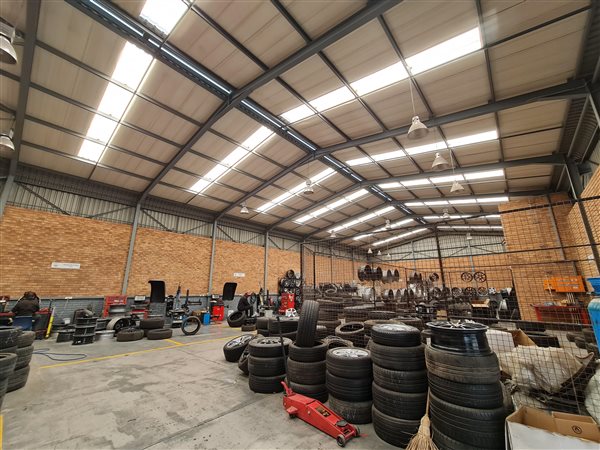 665  m² Industrial space in Greenhills