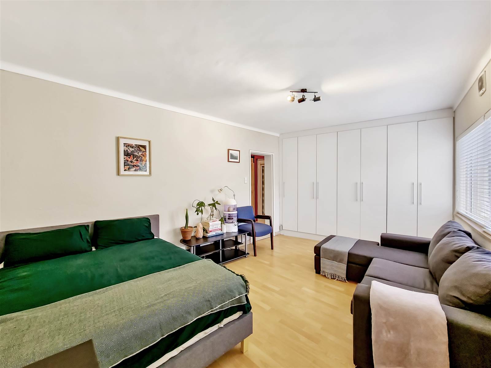1 Bed Apartment in Oranjezicht photo number 4
