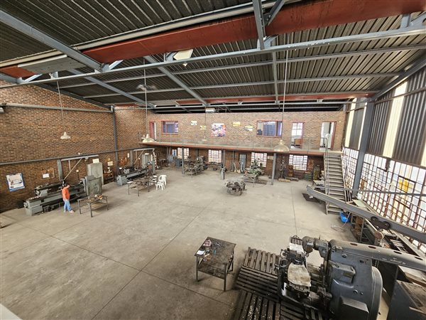 705  m² Industrial space