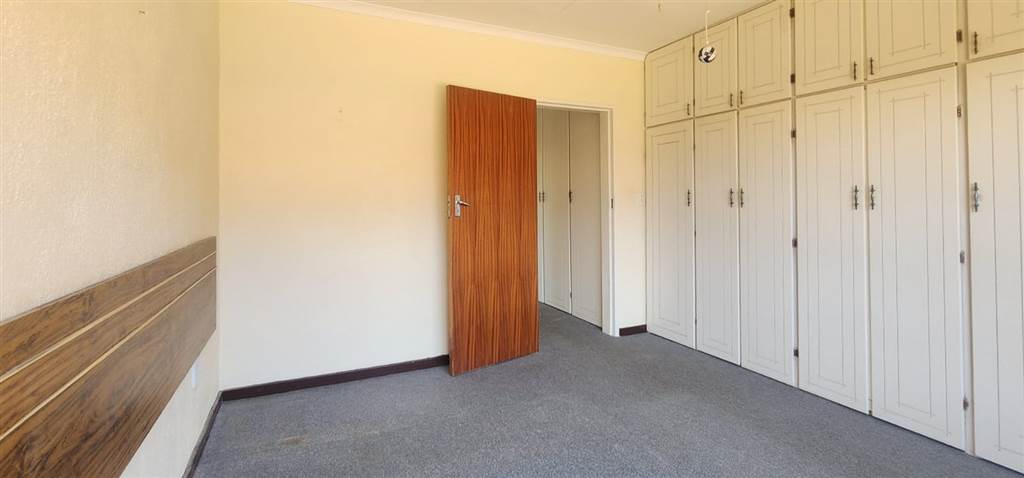 2 Bed Apartment in Oudorp photo number 10