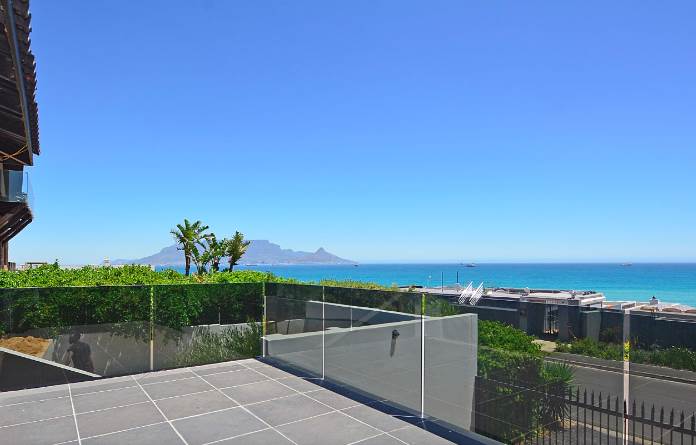 4 Bed House in Bloubergstrand photo number 1