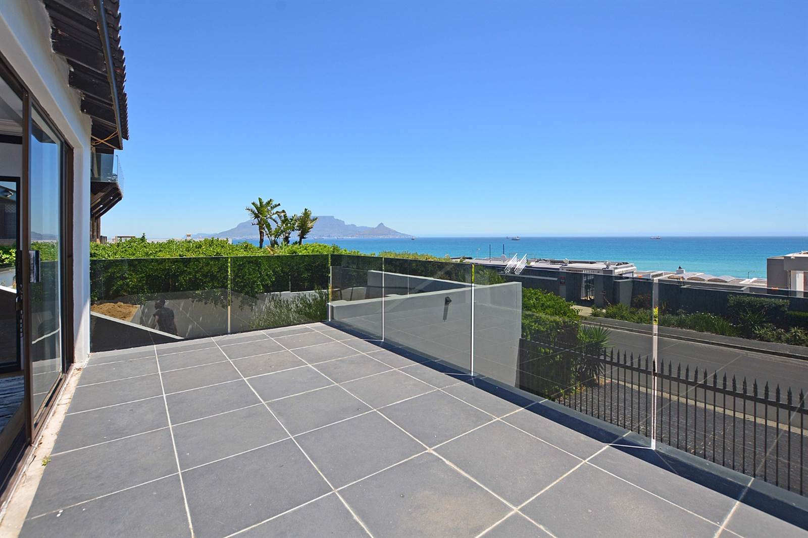 4 Bed House in Bloubergstrand photo number 25