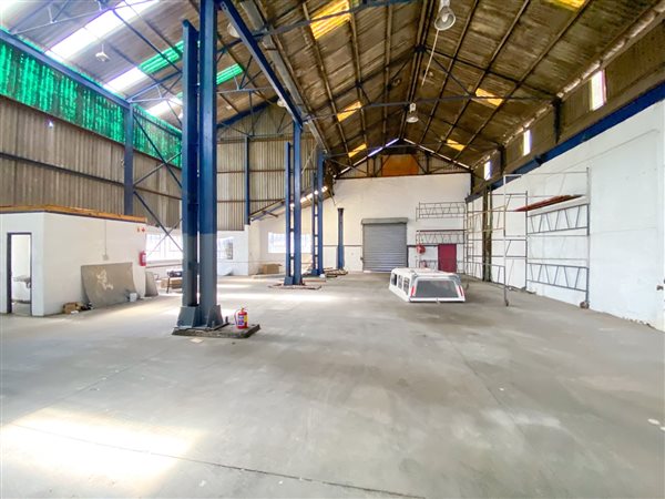 572  m² Commercial space