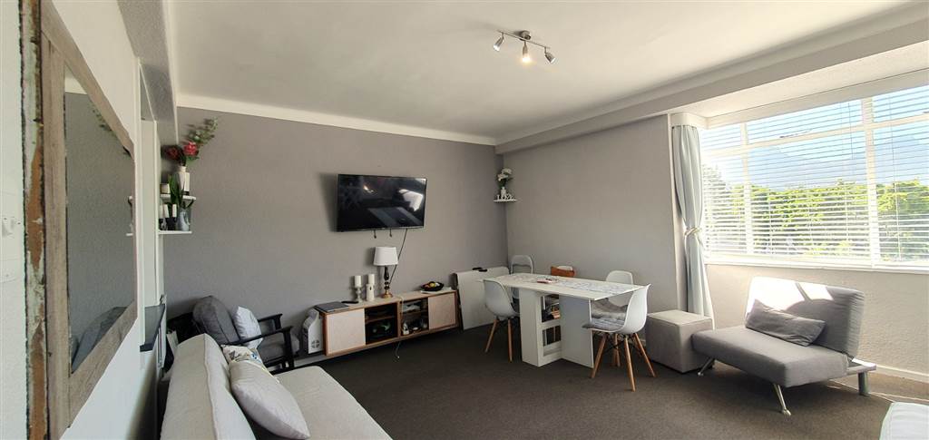 2 Bed Apartment in Plumstead photo number 11